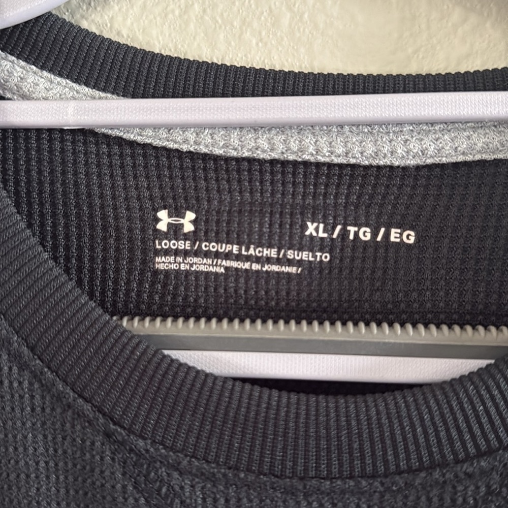 Under Armour Men's Black Long Sleeve Shirt - Picture 3 of 4